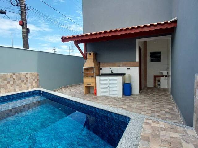 Sobrado para Venda em Mongaguá - 2